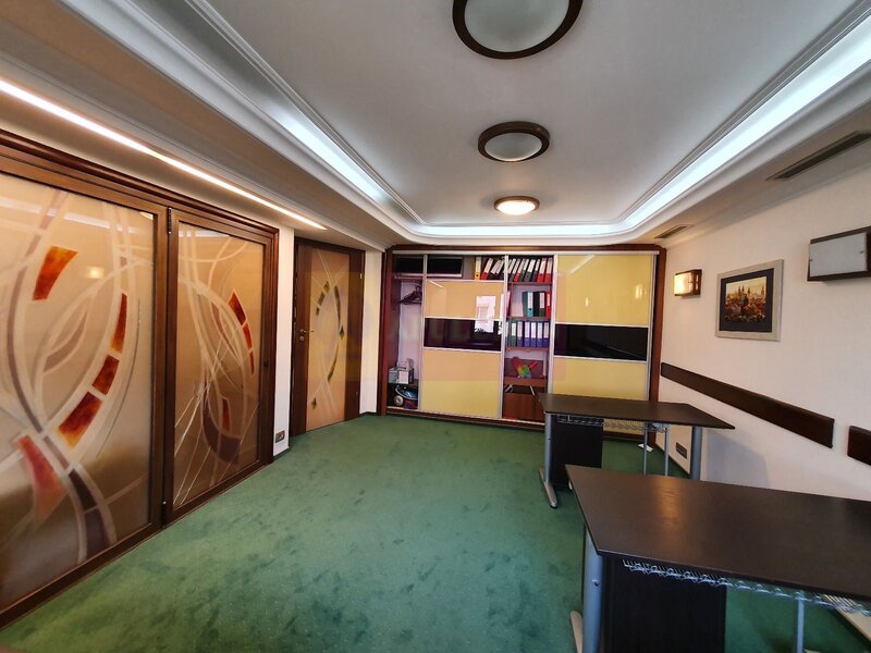 Apartament cu 3 camere de vanzare in Campina - Zona ultracentrala