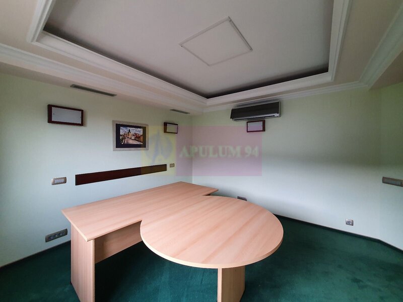 Apartament cu 3 camere de vanzare in Campina - Zona ultracentrala