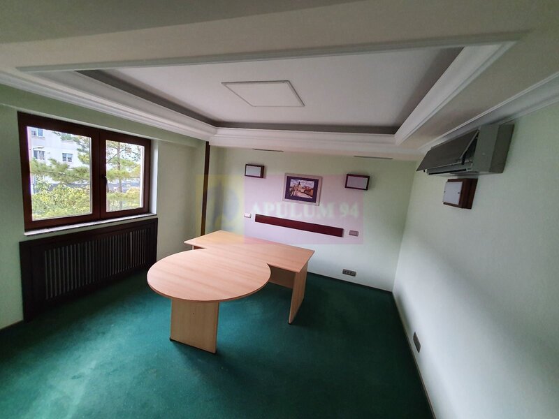 Apartament cu 3 camere de vanzare in Campina - Zona ultracentrala