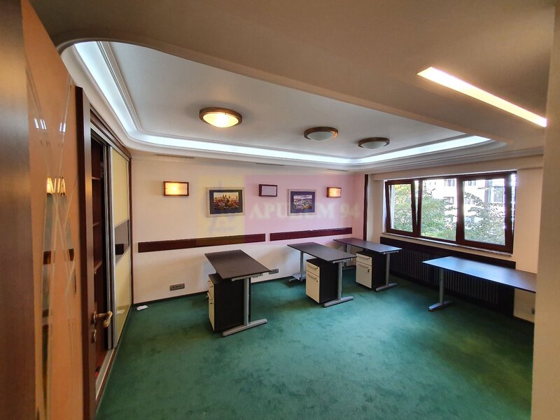 Apartament cu 3 camere de vanzare in Campina - Zona ultracentrala