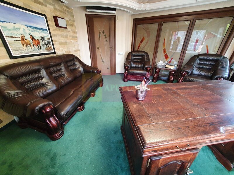 Apartament cu 3 camere de vanzare in Campina - Zona ultracentrala